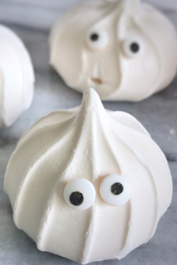 Yes, please. Nom. Nom. 20 of the Best Halloween Treats on Pinterest | Cartageous.com/Blog