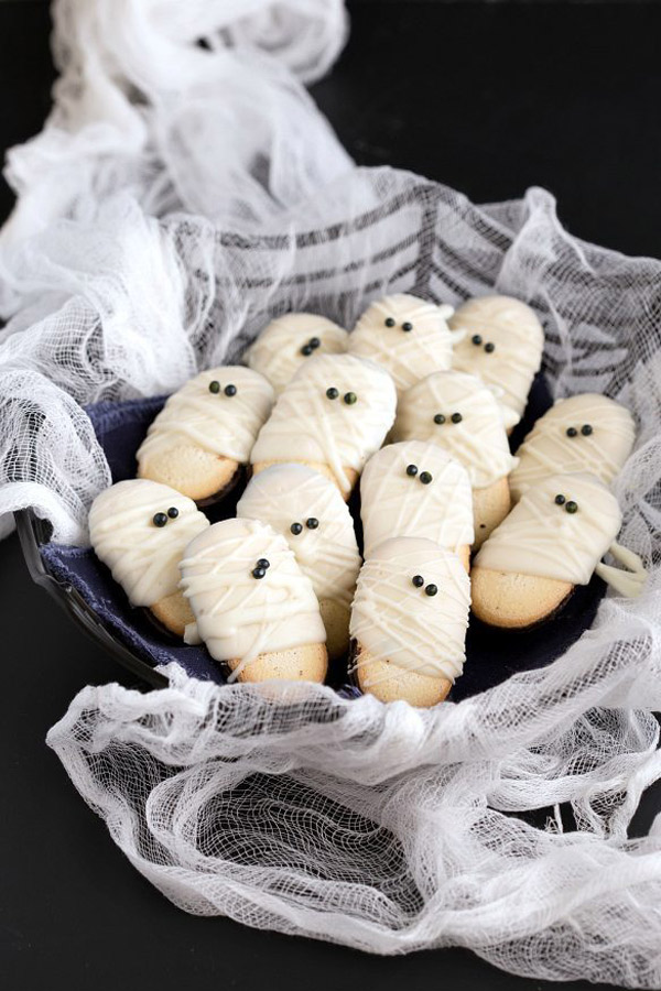 Yes, please. Nom. Nom. 20 of the Best Halloween Treats on Pinterest | Cartageous.com/Blog